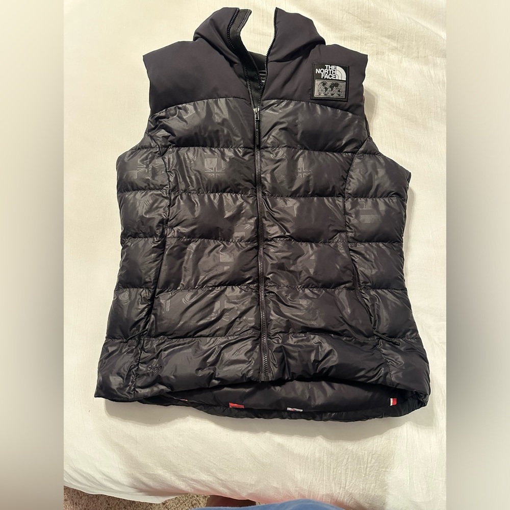 Women’s NorthFace vest special country flags print